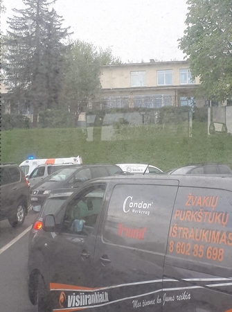 Vilniaus centre susidūrė trys mašinos, nukentėjo vyras ir vaikas