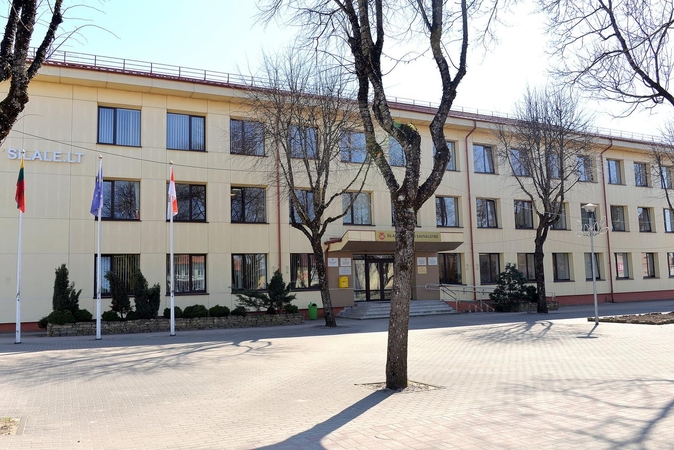 Girtas prie vairo ir su naminuke įkliuvę Šilalės politikai neteks mandatų