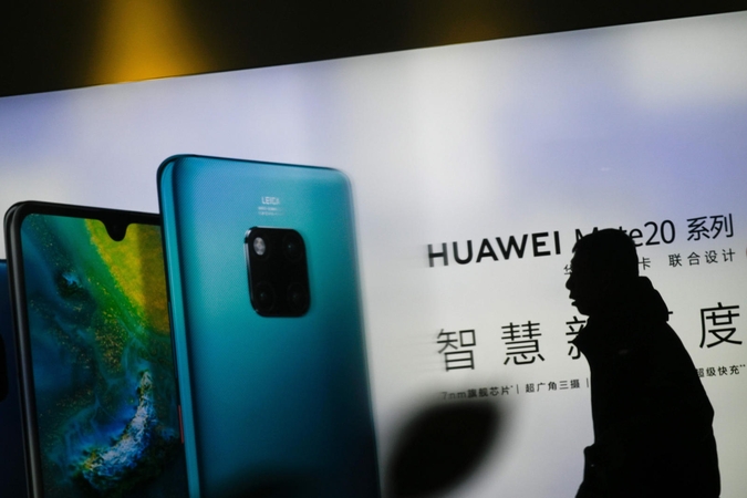 JAV apkaltino „Huawei“ technologijų vagystėmis ir sankcijų pažeidimais