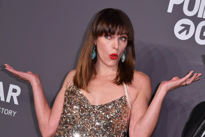1975 m. gimė aktorė Milla Jovovich