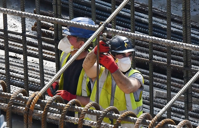 Britai įves dviejų savaičių karantiną atvykstantiems iš užsienio