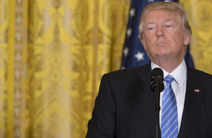 D. Trumpas vengia klausimų, gilėjant skandalui dėl ryšių su Rusija