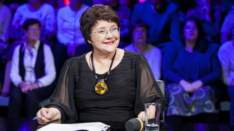 „Auksinio balso“ filmavime Z. Kelmickaitė pasirodė su retu papuošalu