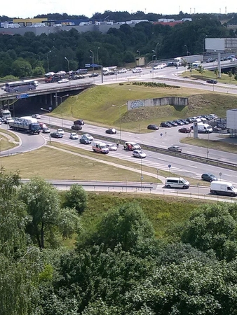 Vilniuje mikroautobusas trenkėsi į prabangų „Maserati“: sužalotas vaikas