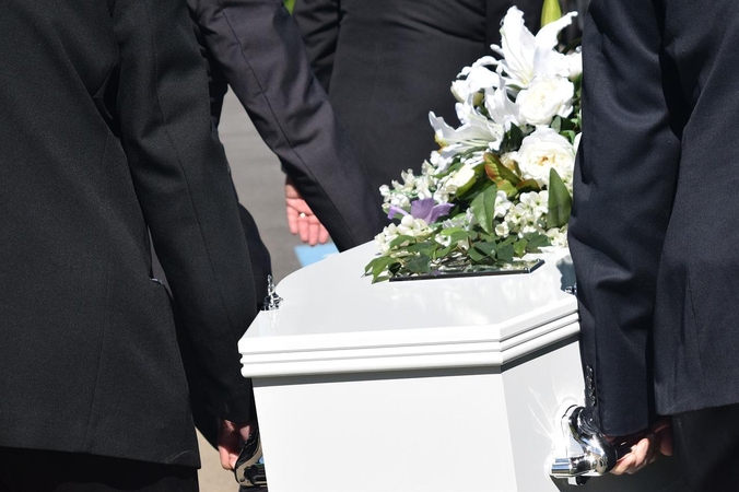 Sukčius neteisėtai pasisavino laidojimo pašalpą