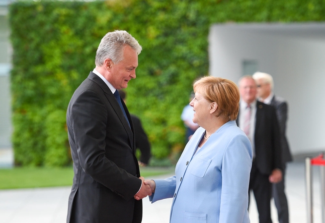 G. Nausėda prabilo vokiškai ir pakvietė A. Merkel į Kuršių neriją