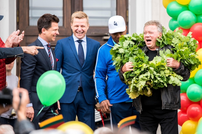 Lietuviškų šaknų turintį Holivudo aktorių Vilnius pasitiko su dainomis