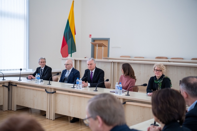 Prezidentas su naująja LAT pirmininke aptarė teisėjų atlyginimų klausimą