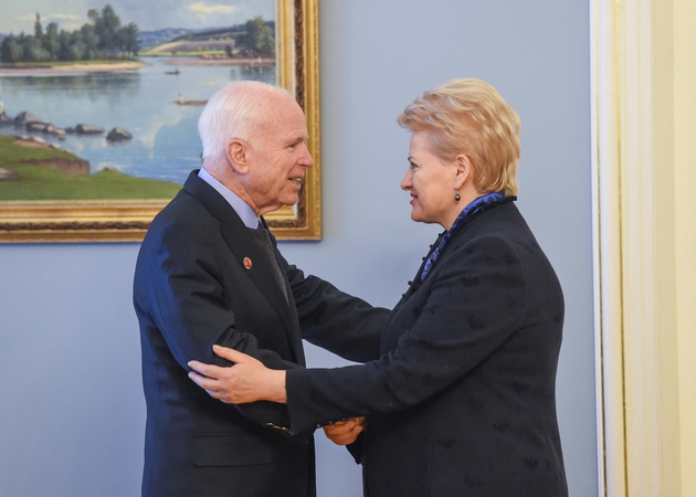 Senatorius Johnas McCainas ir Dalia Grybauskaitė