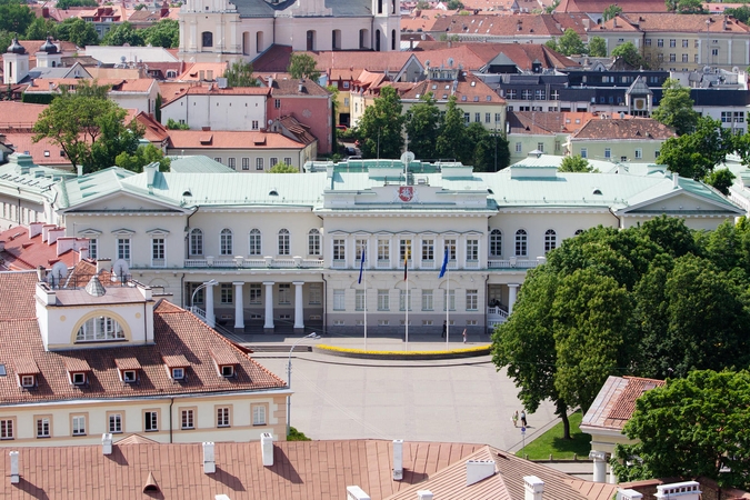 Prezidentę išvadino "parsidavusia boba“ – prarado darbą