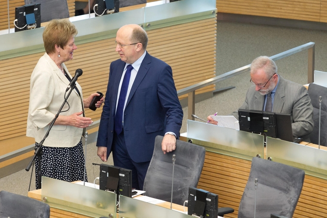 Opozicija kritikavo ir gyrė Vyriausybę