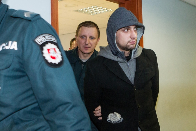 I. Molotkovas su policijos automatu paspruko pernai lapkritį