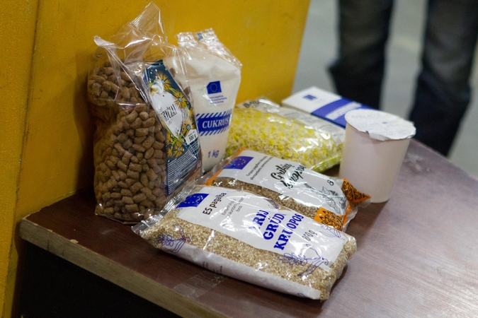 Savivaldybėse pradėti dalyti maisto produktai nepasiturintiems žmonėms
