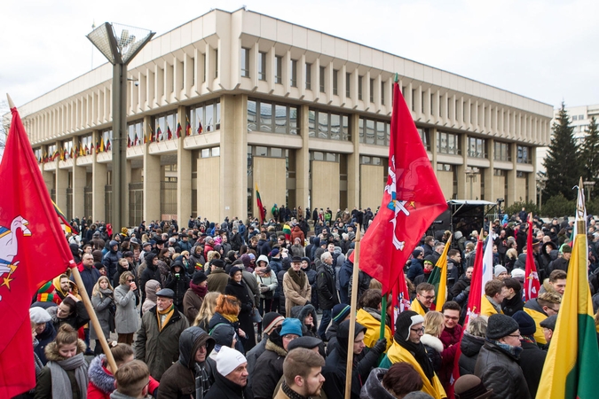 Prie Seimo ketinama statyti didelį koplytstulpį