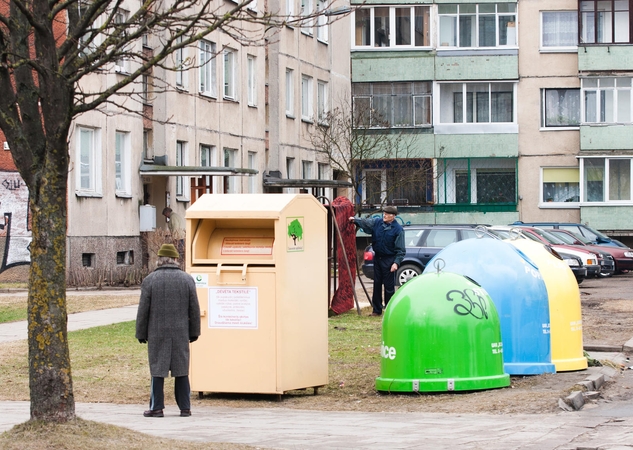 Didmiesčių gyventojus prie konteinerių pasitiko perspėjantys užrašai