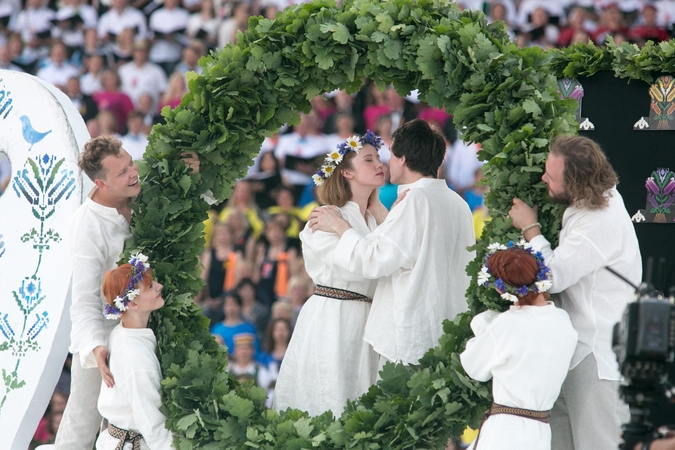 Š. Birutis premijavo beveik 200 mėgėjų meno kolektyvų vadovų