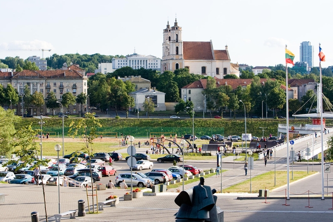 Sukryžiavo ietis dėl kultūros paveldo šalia Lukiškių aikštės