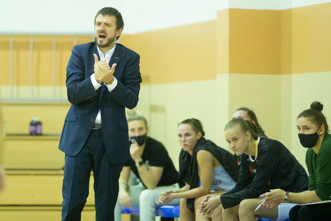COVID-19 įveikęs G. Kievinas: baisiai laužė kaulus, panašu į gripą