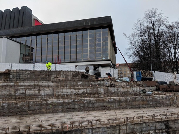 Nacionalinio operos ir baleto teatro aikštė sunkiai atpažįstama