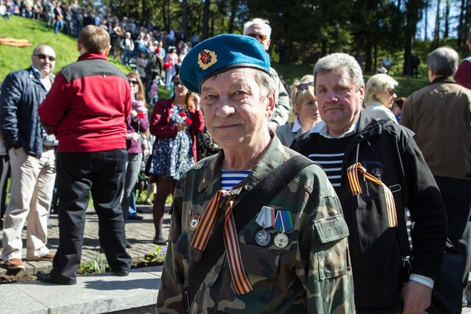 Prezidento patarėjas remia siūlymą Lietuvoje uždrausti Georgijaus juosteles