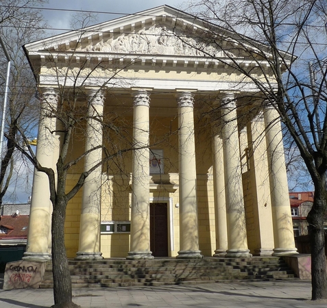 Evangelikų reformatų bažnyčios laiptais virtę antkapiai bus iškelti