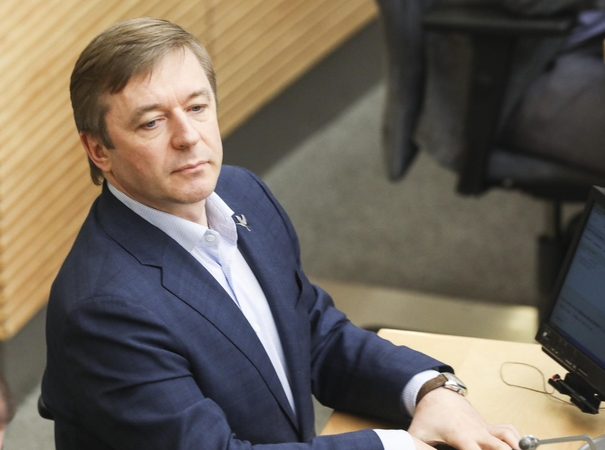 R. Karbauskis siūlo iki 228 eurų padidinti vaiko laikinosios priežiūros išmoką