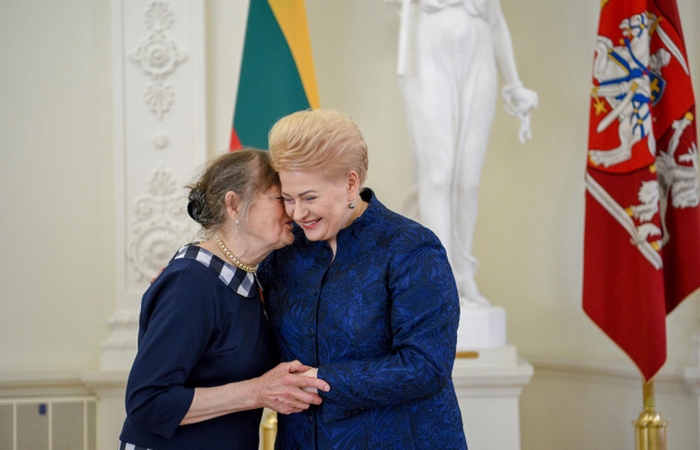Prezidentė apdovanojo daugiavaikes mamas: didelės šeimos stiprina Lietuvą
