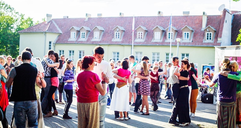 Vilniaus senamiestyje – šokių pamokos po vasaros dangumi