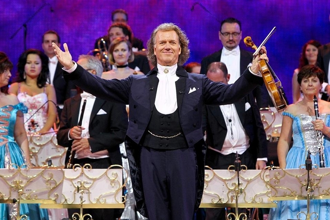 Vilniuje koncertuosiantis valso karalius A. Rieu iš žiūrovų prašo punktualumo