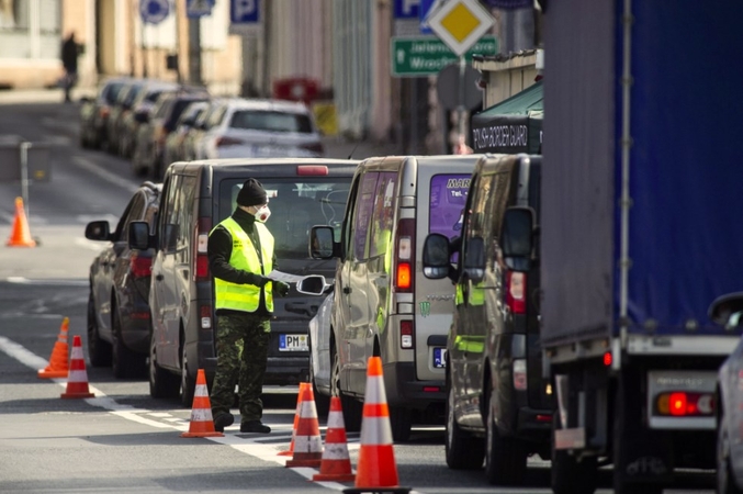 Įspėja: važiuojant į Lenkiją būtinas neigiamas COVID-19 testas