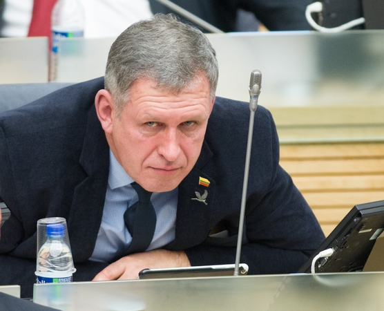 Etikos sargai apie A. Šimo balsavimo būdą: pažeidė politikų elgesio kodeksą