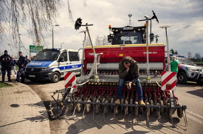 Lenkija uždraudė ukrainietiškų grūdų importą – siekia apginti vietos ūkius