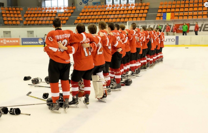 Lietuvos jaunių ledo ritulio rinktinei – pasaulio pirmenybių bronza