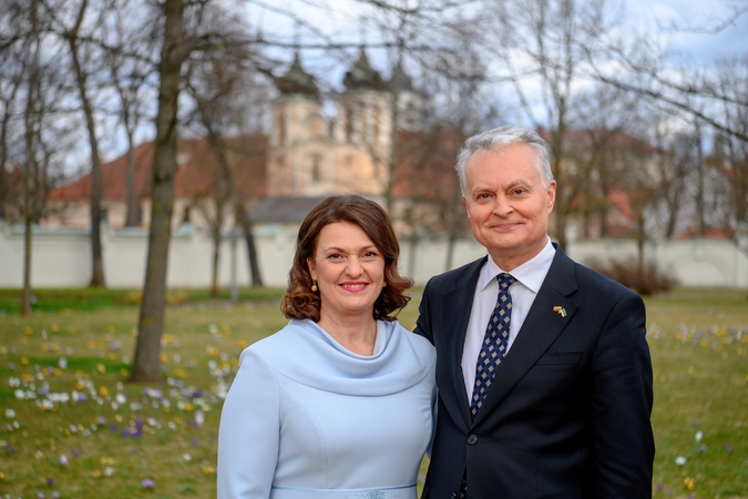 G. ir D. Nausėdos sveikina žmones šv. Velykų proga: linki ramybės, santarvės ir meilės