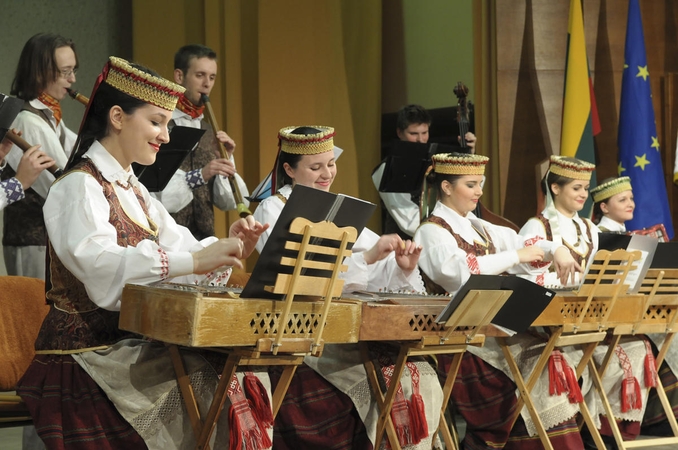 Vilniuje siaus studentų liaudiškos muzikos festivalis „Linksminkimos“