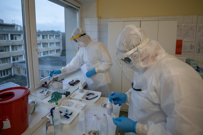 Per praėjusią parą patvirtinti 1493 nauji koronaviruso atvejai, mirė 25 žmonės