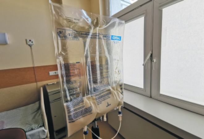 Į veną besimaitinanti moteris išnešiojo ir pagimdė sveiką kūdikį