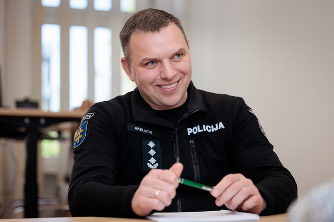 Įvertinimas: anot Policijos departamento, M. Akelaitis laimėjo Kauno apskrities policijos vadovo atranką dėl savo patirties dirbant prie tarptautinių projektų ir teisėkūros srityje.