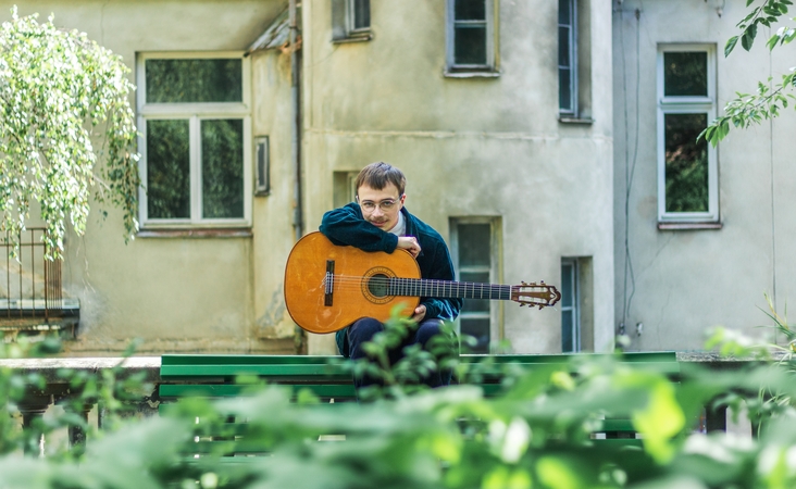 Pašaukimas: „Klasikinė gitara yra mano instrumentas. Man patinka ja tyrinėti skirtingus žanrus, groti vienam ir su kolektyvu“, – sako gitaristas R. Jurkus.