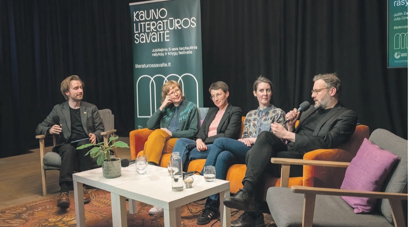 Forumas: Kauno literatūros savaitės metu vykusios diskusijos „Asmuo ir algoritmas: rašytojų požiūris“ akimirka.