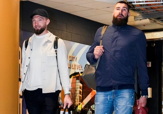 Galvosūkis: kol kas neaišku, ar D. Sabonis (kairėje) ir J. Valančiūnas padės Lietuvos rinktinei Europos čempionato finalo turnyre.