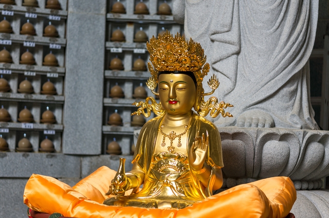 Sugrąžinimas: iš Pietų Korėjos japonams galiausiai grąžinta Budos statula, beveik prieš 13 metų pavogta iš Japonijos šventyklos.
