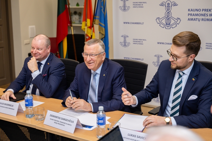 Diskusija: (iš kairės) S. Skvernelis, Z. Dargevičius ir L. Savickas sutarė, kad būtina diskutuoti su verslu ir ieškoti geriausių sprendimų.