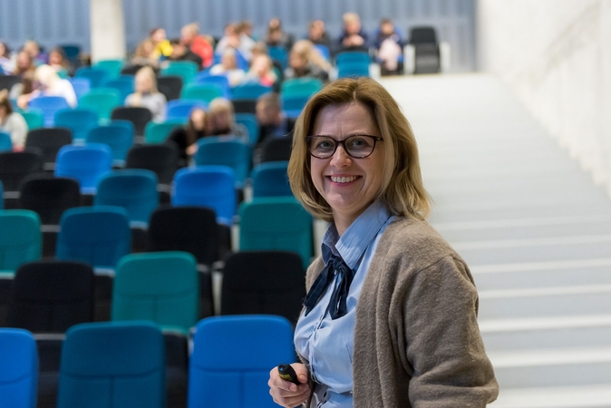 Pastebi: doc. dr. L. Daniusevičiūtės-Brazaitės teigimu, kartais mokytojams trūksta pasitikėjimo edukacinių technologijų nauda.