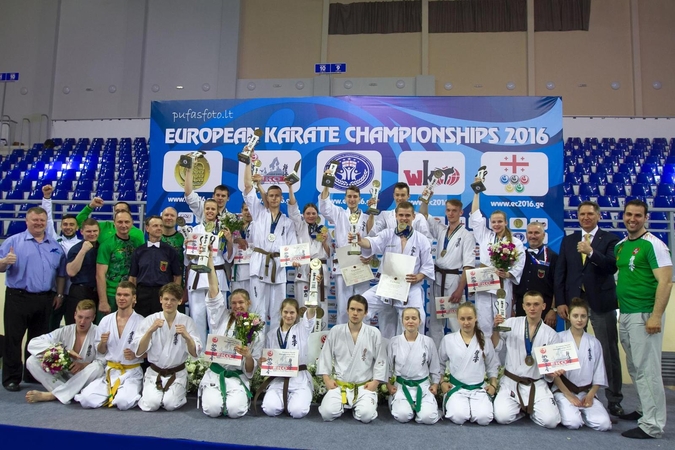Lietuvos kiokušin karatė jaunių rinktinė Europos čempionate susišlavė pusę medalių