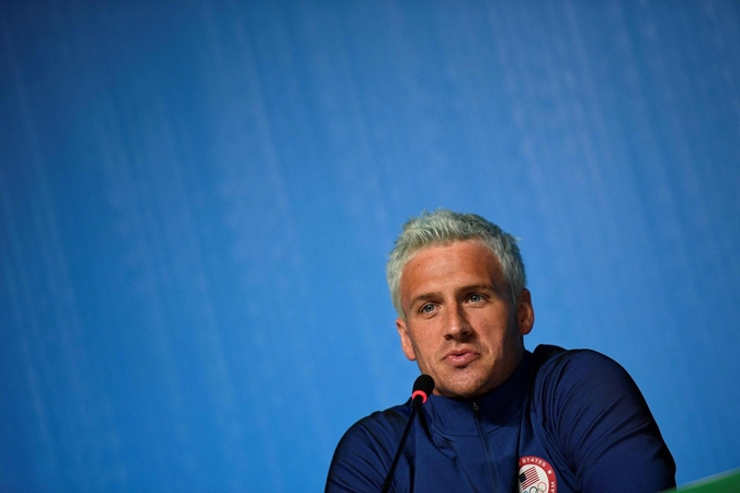 Apsimelavusiam JAV olimpiniam plaukikui R. Lochte gresia įkalinimas
