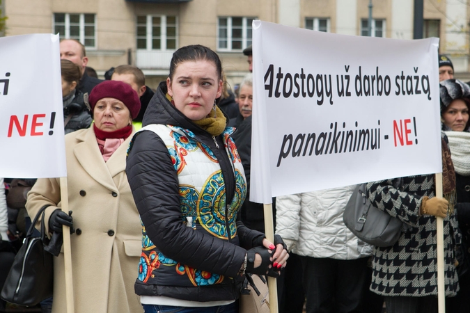 Seimas: papildomas atostogas už ilgalaikį darbą reikia nubraukti