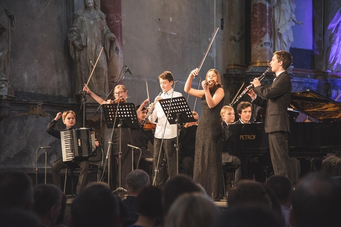 Jaunųjų muzikantų ir D. Geringo melodijos – viltis sergantiems vaikams
