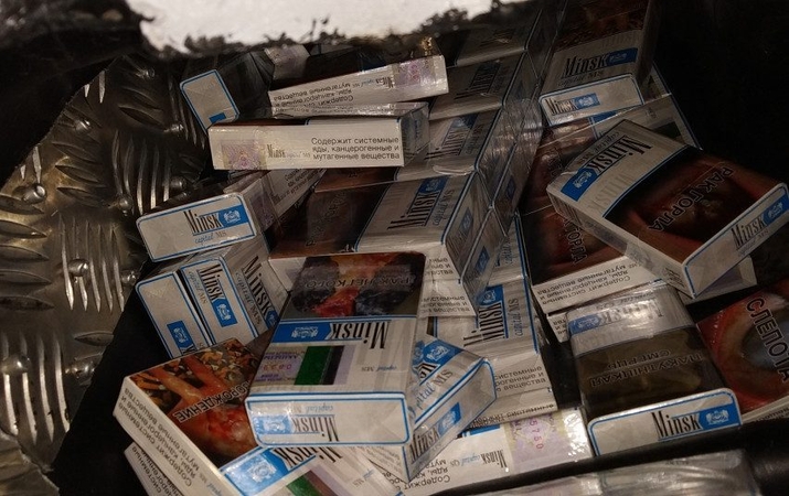 Akmenės rajone rasta kontrabandinių cigarečių