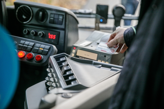 Jau netrukus gali brangti autobusų bilietai: valdžios prašoma taikyti kompensacijas